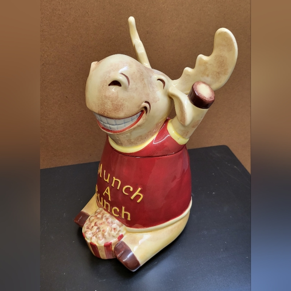 Vtg ceramic moose munch cookie jar - Picture 3 of 7